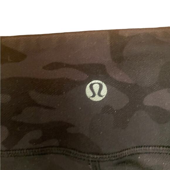 Lululemon low rise cropped black grey camo leggings size 6 - Picture 7 of 8